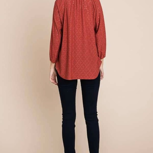 Culture Code Marsala Eyelet Shirred Raglan 3/4 Sleeve Top - Picture 6 of 6